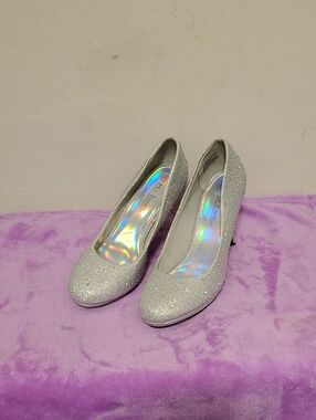 Hot Tomato Silver Glitter High Heel Pumps
